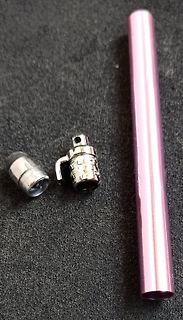 Zerlegtes Metallrohr und Kleinteile