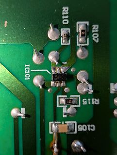 Nahaufnahme einer Leiterplatte mit Bauteilen