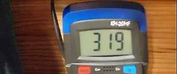 Digitales Multimeter mit Messwert