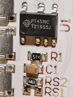 Makroaufnahme einer Leiterplatte mit PT4519C IC