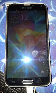 Samsung Smartphone mit Displayreflexionen und Kratzern