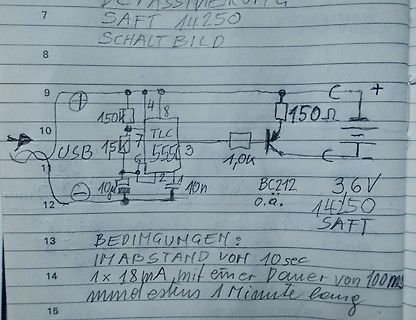 Handschriftlicher Schaltplan in einem Notizbuch