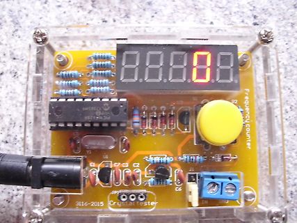 Selbstgebauter Frequenzzähler mit Display und PIC-Mikrocontroller