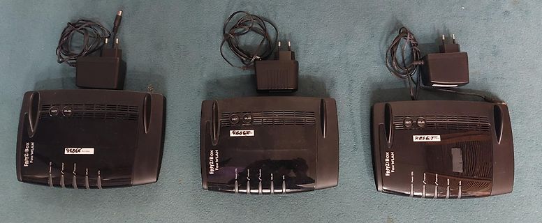 Drei FRITZ!Box Fon WLAN Router