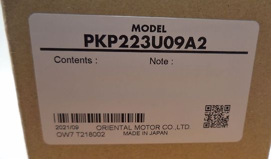 Aufkleber mit Modellnummer auf Karton