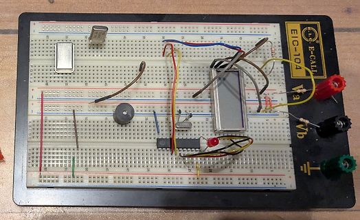 Aufbau auf einem Breadboard mit Bauteilen