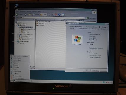 Foto eines Laptops mit Windows XP Systemeigenschaften