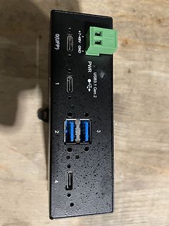 USB-Hub Gehäuse mit Anschlüssen