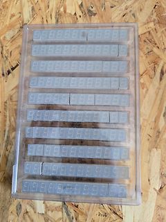 Schachtel mit 7-Segment-Anzeigen
