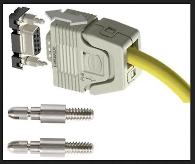 D-Sub Stecker und Gehäuse mit Kabel