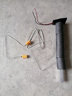Isolierter Aufbau mit Kabeln und Steckverbindern