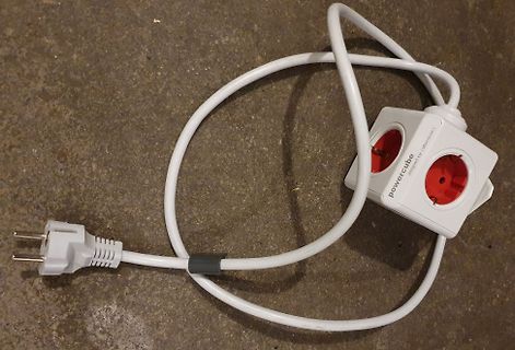Weißes Powercube-Mehrfachsteckdosen-Adapterkabel