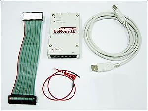 EEPROM-Programmiergerät mit Flachbandkabel und USB-Kabel
