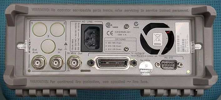 Rückseite eines elektronischen Messgeräts
