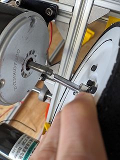 Elektromotor mit Welle und mechanischer Kopplung