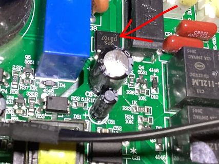 Nahaufnahme einer Leiterplatte mit elektronischen Bauteilen