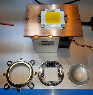 LED-Leuchtmittel mit Kühlkörper und Reflektoren