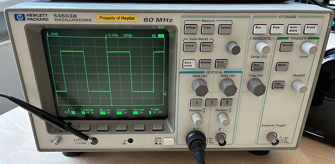 HP 54603B Oszilloskop mit Rechtecksignal