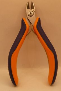 Seitenschneider mit orange-blauen Griffen