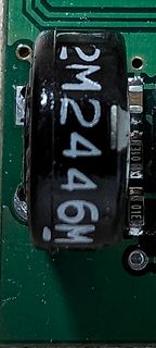 Nahaufnahme eines elektronischen Bauteils auf Leiterplatte