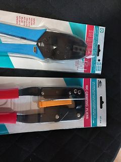 Zwei Packungen Crimpzangen