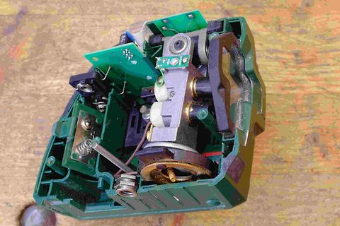 Innenansicht eines geöffneten elektronischen Geräts