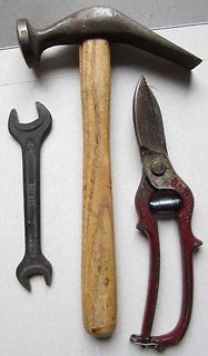 Hammer, Schraubenschlüssel und Seitenschneider