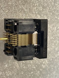 Elektrischer Steckverbinder mit Goldkontakten