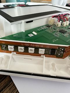 Innenansicht eines elektronischen Geräts mit Leiterplatte