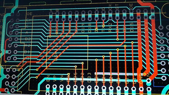 Abfotografierter Bildschirm eines PCB-Layouts
