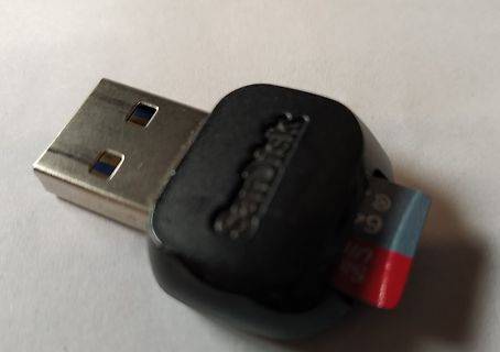 SanDisk USB-Stick mit MicroSD-Karte