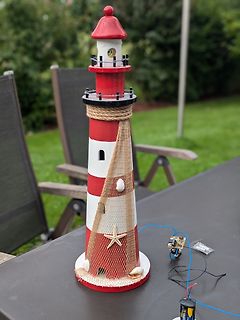 Leuchtturm-Dekoration mit kleiner Elektronikschaltung