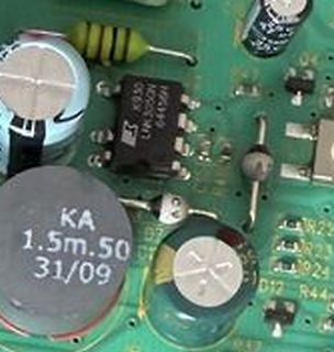 Nahaufnahme einer Leiterplatte mit elektronischen Bauteilen