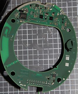 Ringförmige grüne Leiterplatte mit elektronischen Bauteilen