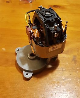 Elektromotor mit freiliegenden Wicklungen