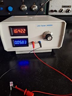 LED Tester LM385A mit Messwerten