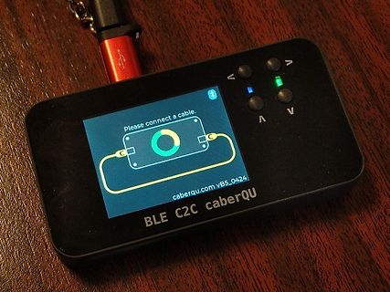 Handheld-Gerät mit Display und Bluetooth-Symbol