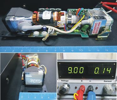 Elektronikaufbau mit Messgerät und Lineal