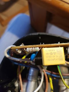 Detailaufnahme einer Leiterplatte mit Bauteilen
