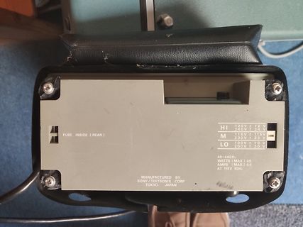 Rückseite eines Sony/Tektronix Netzteils