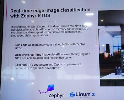 Abfotografierter Bildschirm einer Präsentation über Edge AI
