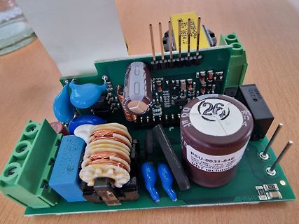 Leiterplatte eines Schaltnetzteils mit Bauteilen