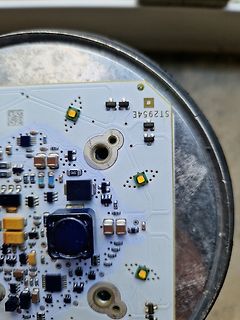 Nahaufnahme einer Leiterplatte mit elektronischen Bauteilen