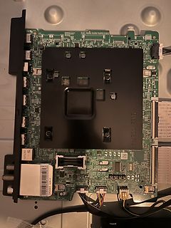 Leiterplatte eines elektronischen Geräts mit Kühlkörper