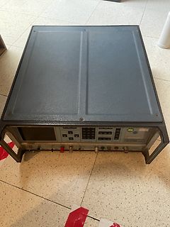 Labornetzteil von oben und vorne