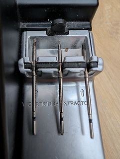 Kartuschenextraktor mit drei Metallstiften