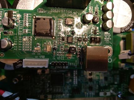 Nahaufnahme einer Leiterplatte mit GigaDevice ARM Mikrocontroller