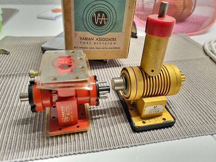 Varian Associates Vakuumröhren und Verpackung