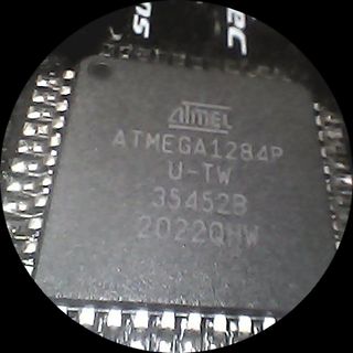 Nahaufnahme eines ATmega1284P Mikrocontrollers