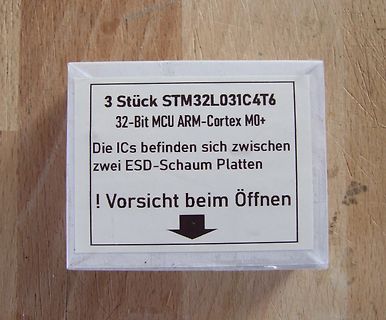 Etikett einer Verpackung mit STM32L031C4T6 Mikrocontrollern